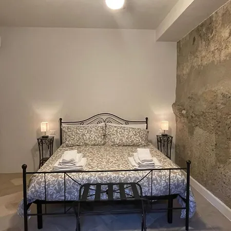 Bed & Breakfast Castello D'alcontres 3 Stelle 3*