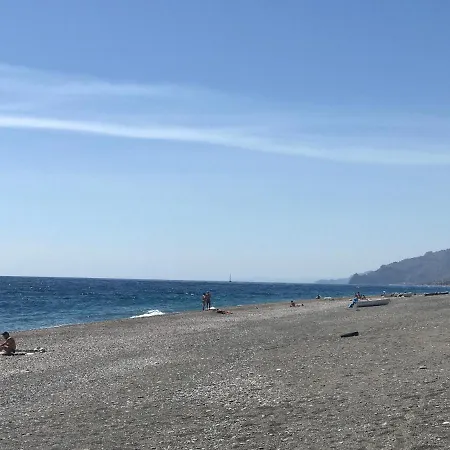 Oda ve Kahvaltı Castello D'alcontres 3 Stelle