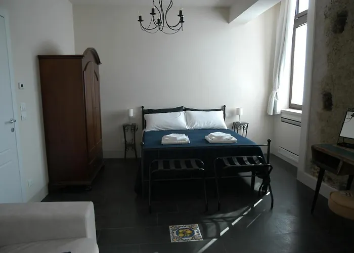 Couette-café Castello D'alcontres 3 Stelle