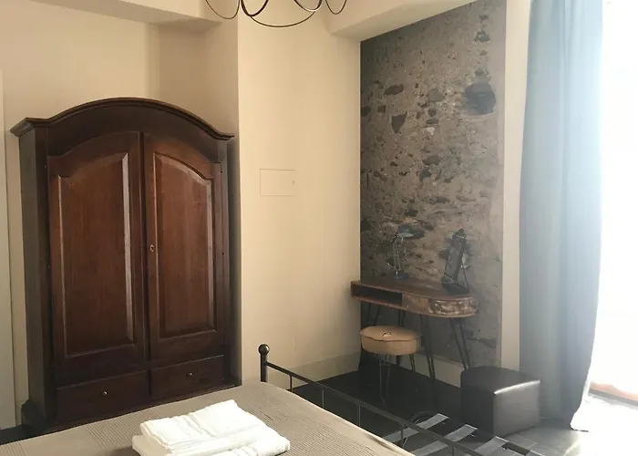 Castello D'alcontres 3 Stelle Couette-café 4*