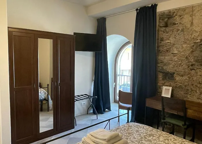 Castello D'alcontres 3 Stelle Couette-café